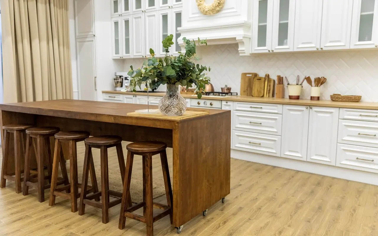 Tarima flotante de madera con Finfloor y Pando.